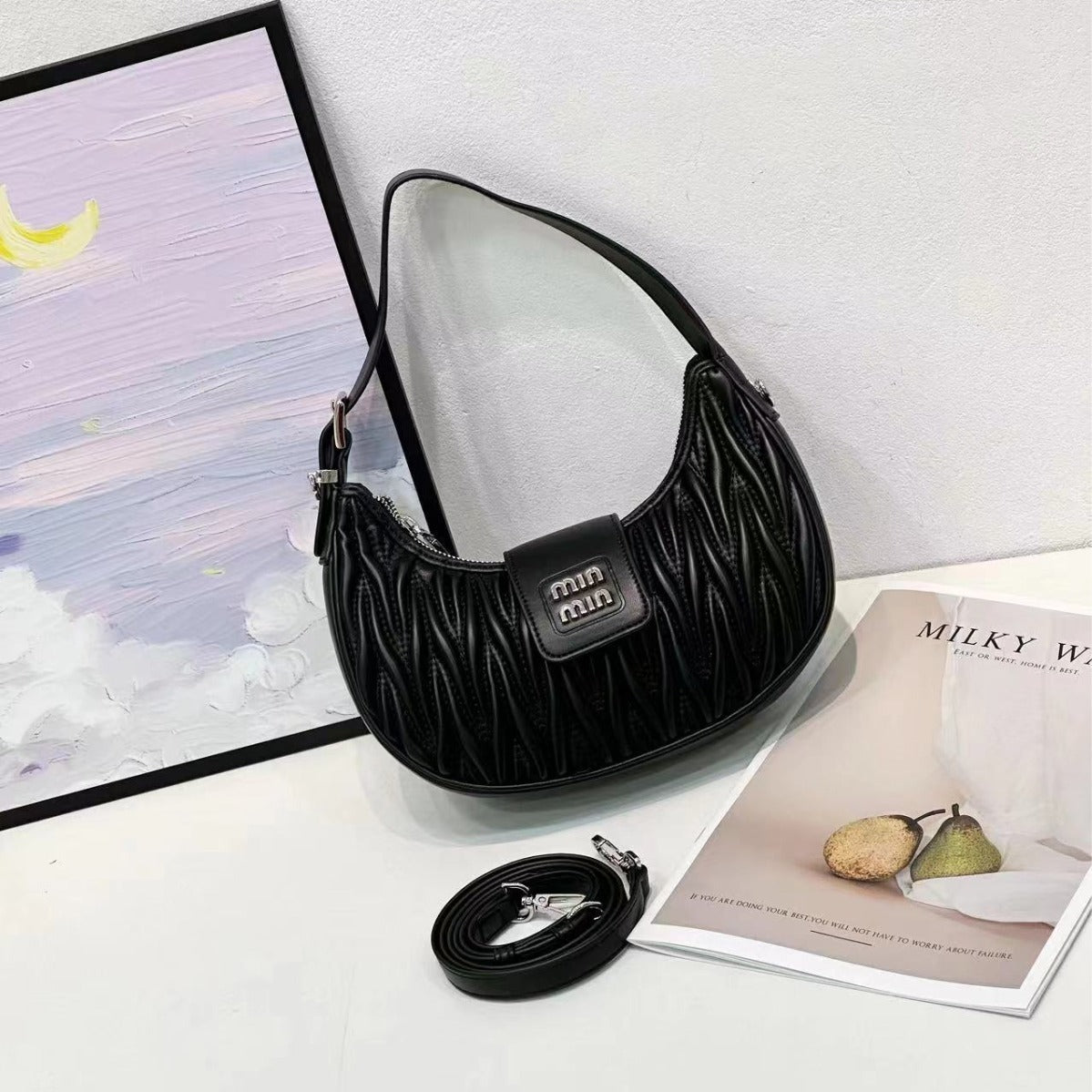 Simple pleated handbag